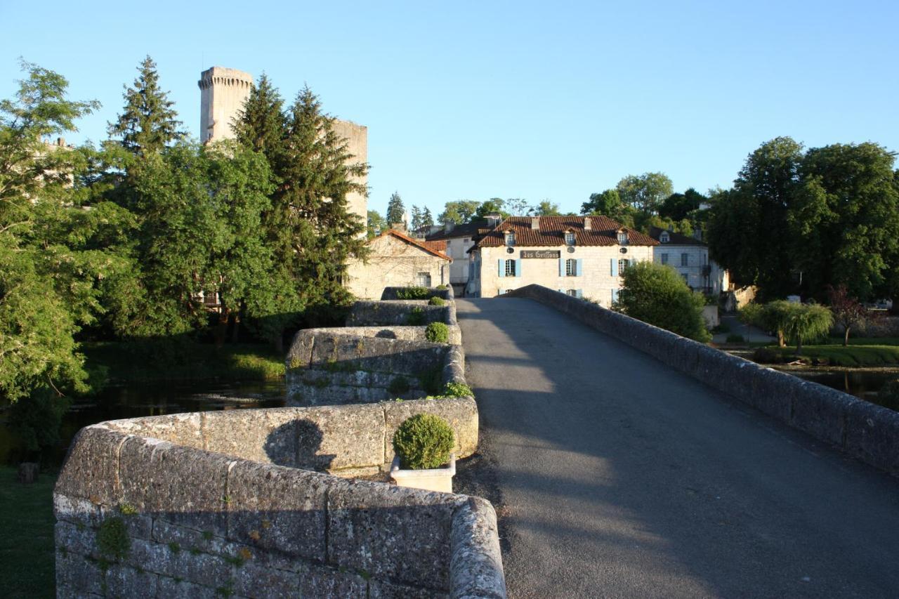 Hostellerie Les Griffons Bourdeilles Exteriör bild